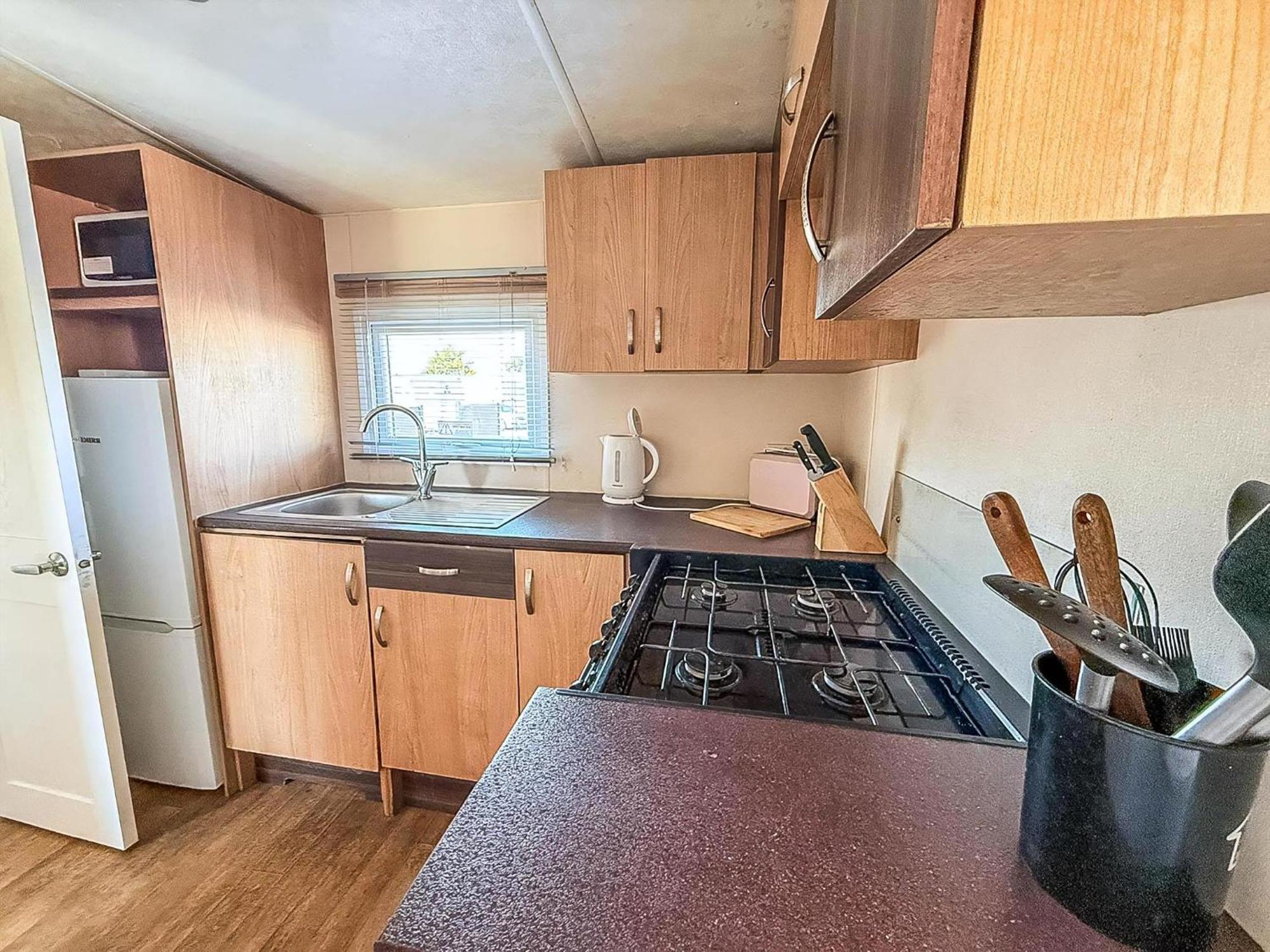 10 Berth Caravan For Hire At Seawick Holiday Park In Essex Ref 27102Sw Clacton-on-Sea Exterior foto